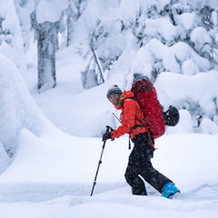 La gestion des couches et de l'humidité en ski de randonnée : Un guide essentiel pour rester au sec et à l'aise